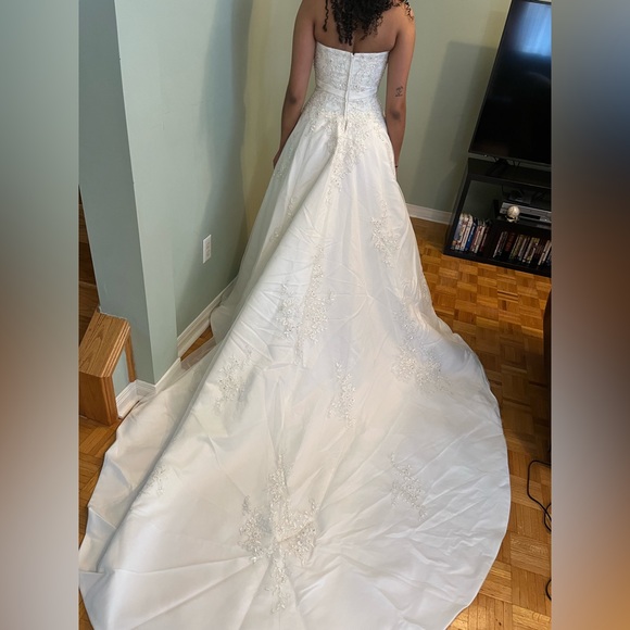 NEVER WORN Affordable Wedding Dress Size 8 - Picture 8 of 8